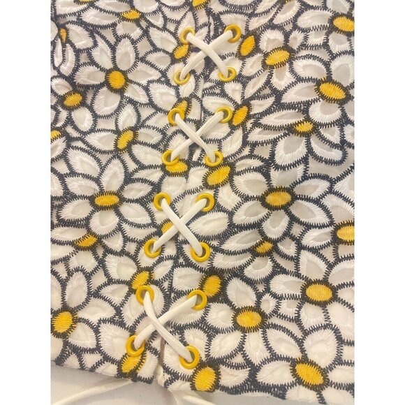 Revolve NBD Embroidered Miniskirt in White Daisy size Small Fits 4 NWT - Picture 4 of 6